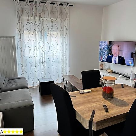 Appartamento completo zona centrale, 4 posti letto Gorizia Esterno foto