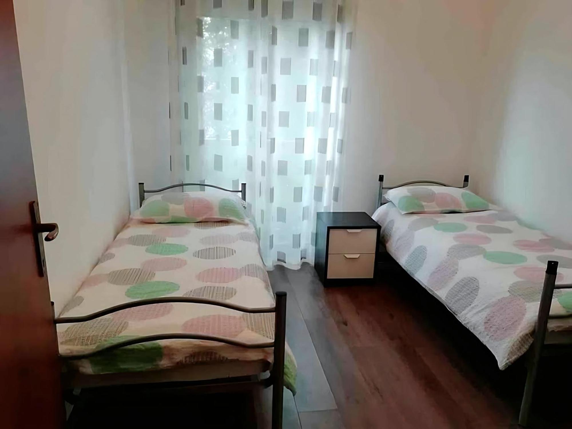 Appartamento completo zona centrale, 4 posti letto Gorizia Esterno foto